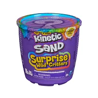 Kinetic Sand, Surprise Wild Critters, 113 g de sable, Figurine surprise et boîte de rangement réutilisable avec couvercle, jouets sensoriels