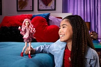 Disney Descendants: The Rise of Red Bridget Poupée jeune Reine de Coeur avec vêtements et accessoire cupcake inspirés du film