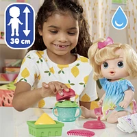 Baby Alive, coffret poupée Boissons fruitées, pomme, 30 cm, boit et mouille sa couche, presse-agrumes factice, cheveux blonds