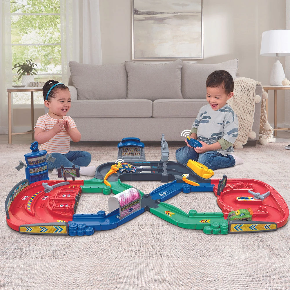 VTech Tut Tut Bolides Checkered Flag Motorized Track Set - French Edition - R Exclusive