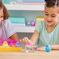 Hatchimals Alive, Boîte d'oeufs rose et jaune, jouet avec 6 mini figurines dans des oeufs qui éclosent tout seuls, 11 accessoires