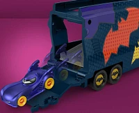 Fisher-Price DC Batwheels Toy Hauler and Car, Bat-Big Rig with Ramp and Vehicle Storage