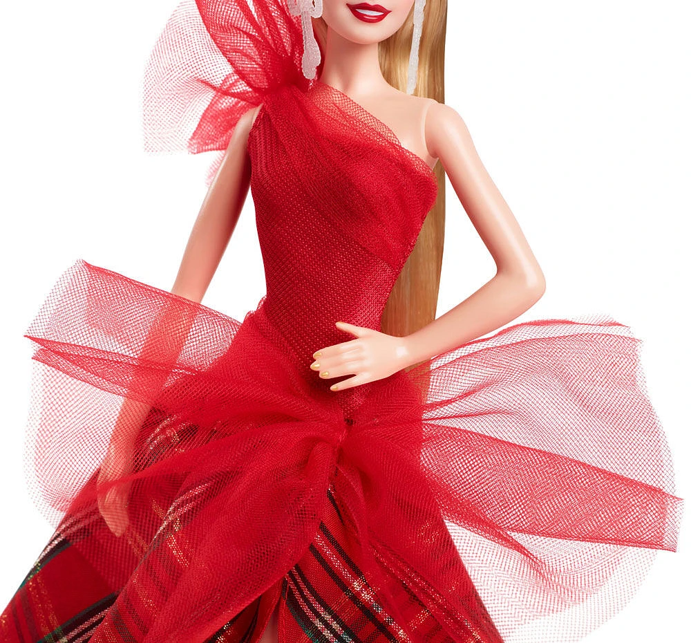 Barbie Joyeux Noël 2024 Poupée Barbie blonde emblématique portant une robe à carreaux, cadeau collector pour les fêtes, avec emballage de présentation