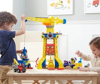 Rubble and Crew, coffret Bark Yard Crane Tower avec figurine articulée Ruben, bulldozer et sable Kinetic Build-It Play Sand