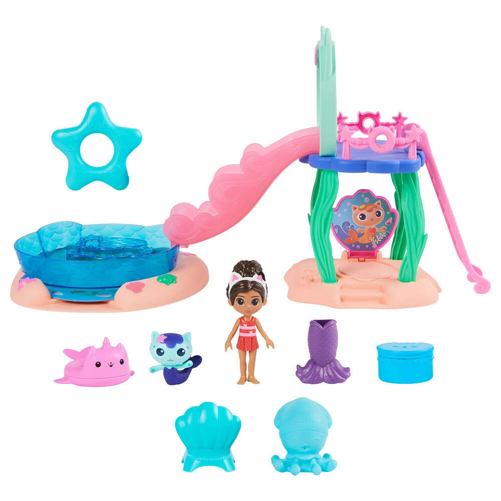 Gabby's Dollhouse, Coffret piscine senchationnelle avec figurines Gabby et Marine, Queues de sirène qui changent de couleur et accessoires de piscine