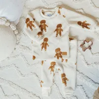 CREAM TWO-PIECES PAJAMA WITH AN ALL OVER PRINT OF GINGERMEN SOFT FLEECE, BABY