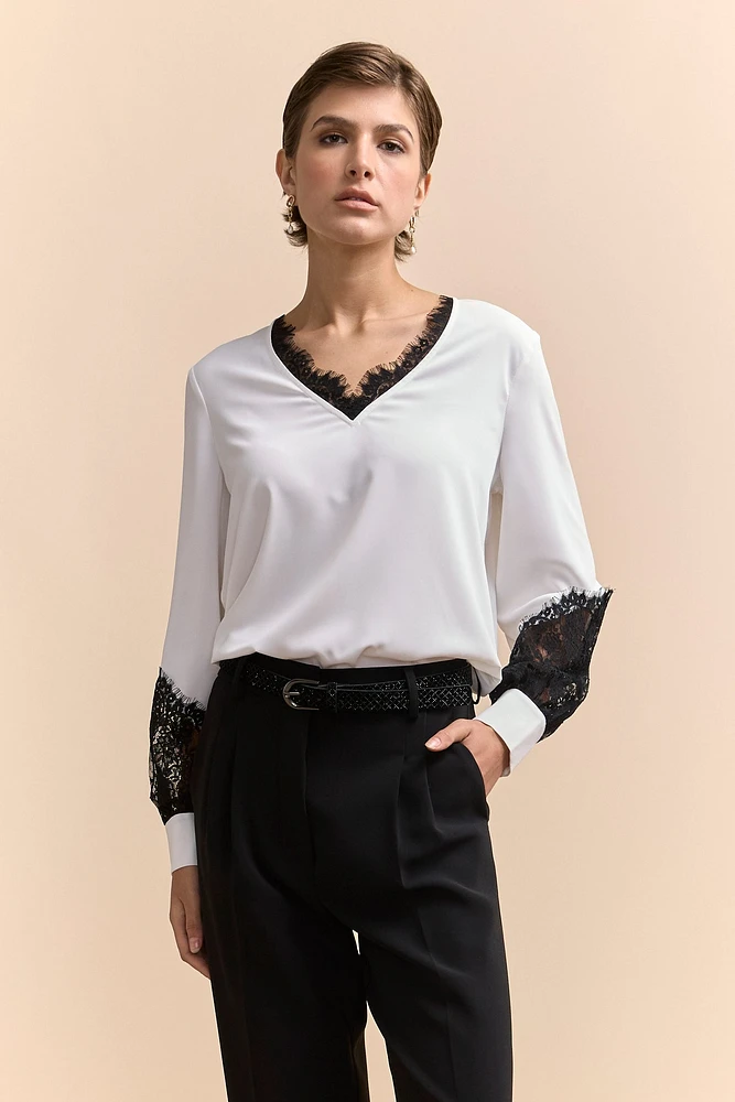 Blouse with contrast lace details