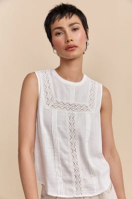 Sleeveless top with lace