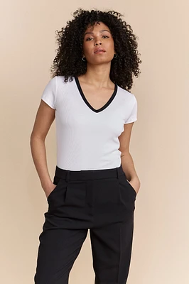 Ribbed t-shirt with V neck