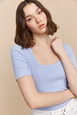 Ribbed t-shirt with scoop neck