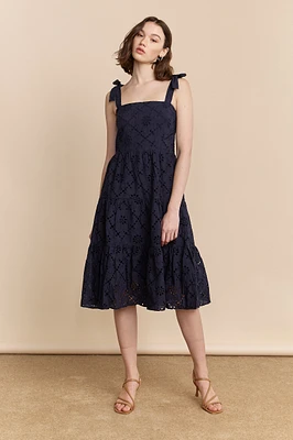 Robe marine en broderie anglaise