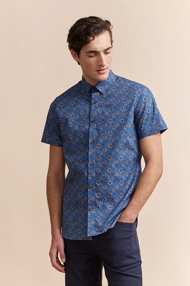 Semi-fitted floral print shirt