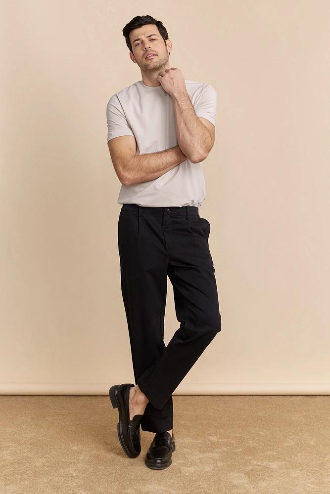 Pleated pant with elastic sides
