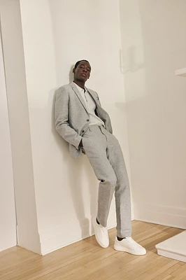 Linen pant with pleats & side buckles