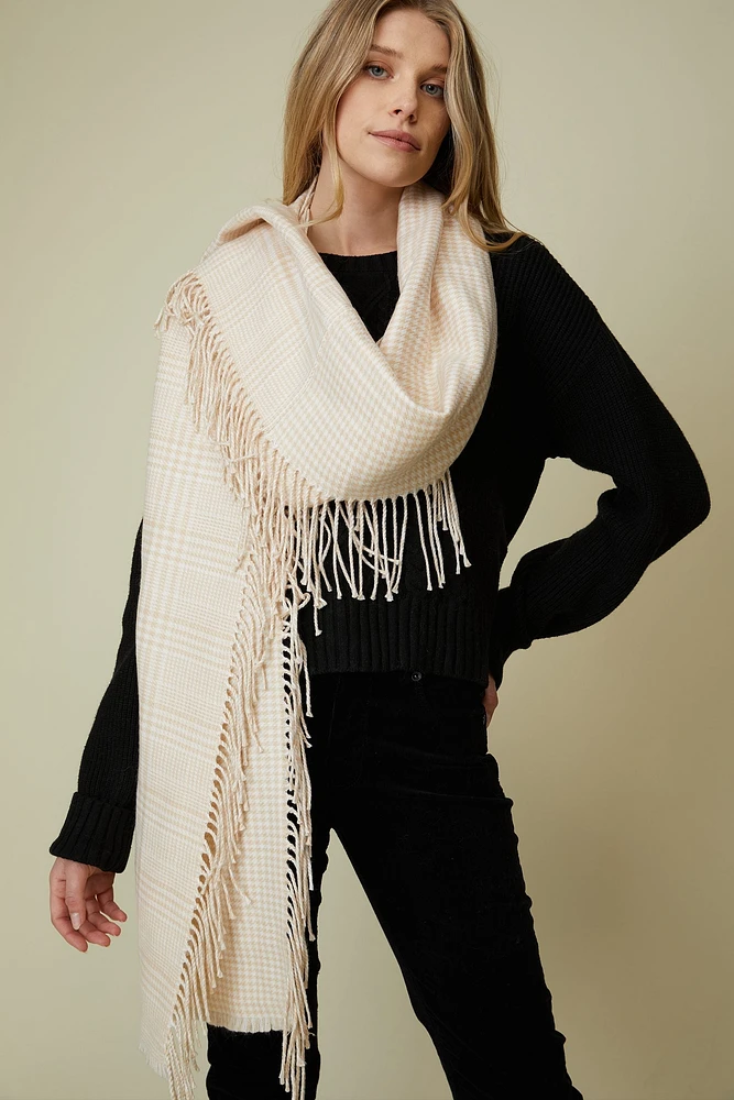 Scarf with fringes