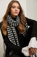 Geometric pattern scarf with fringe