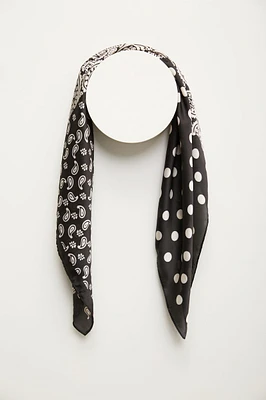 Foulard carré à motif noir et blanc