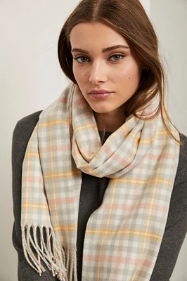 Plaid scarf with fringes