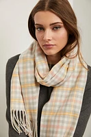 Plaid scarf with fringes