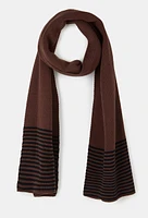 Knitted scarf with stripes