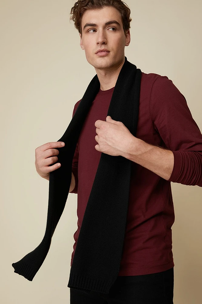 Solid knitted scarf