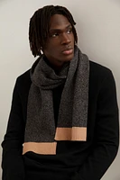 Two-tone knittted scarf