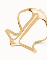 Cuff bracelet with manta ray structure