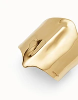 Bangle bracelet with manta ray structure