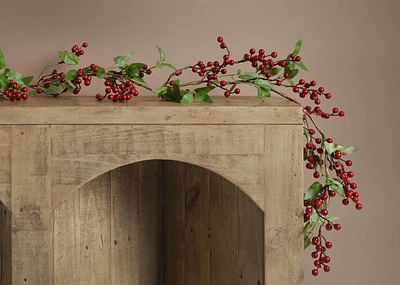 Hollyberry Mixed Garland