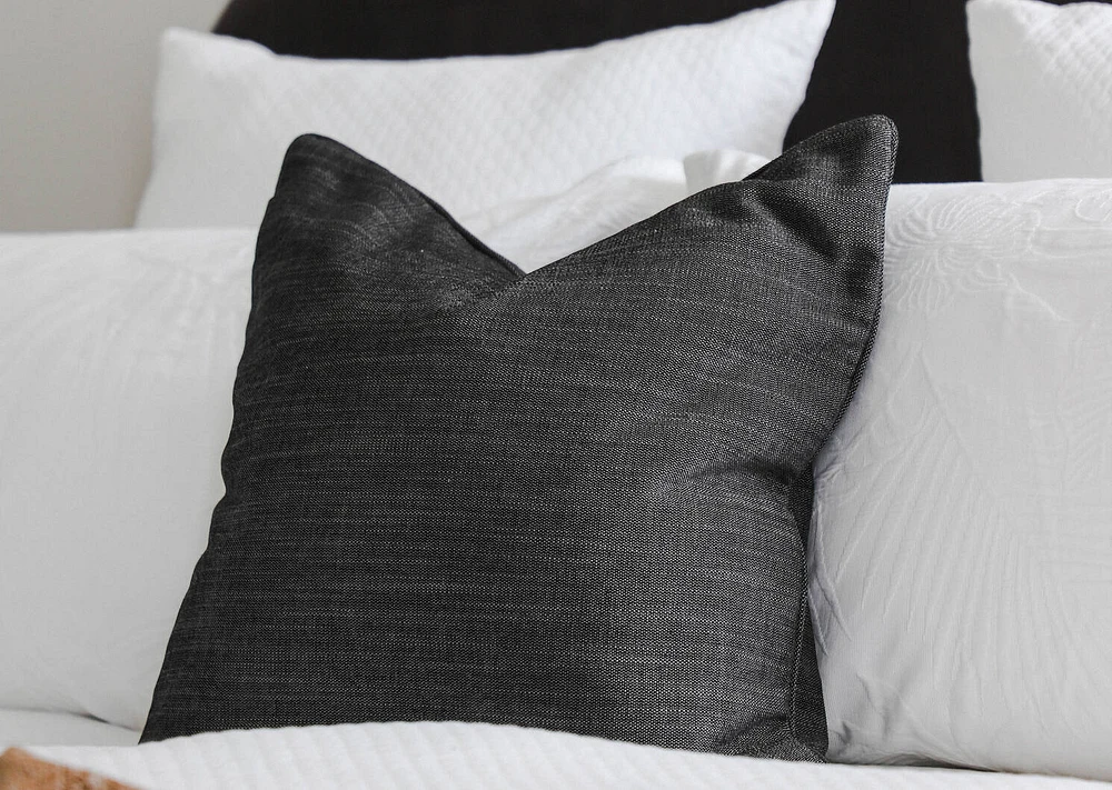 Bailey Pillow 20x20 Black