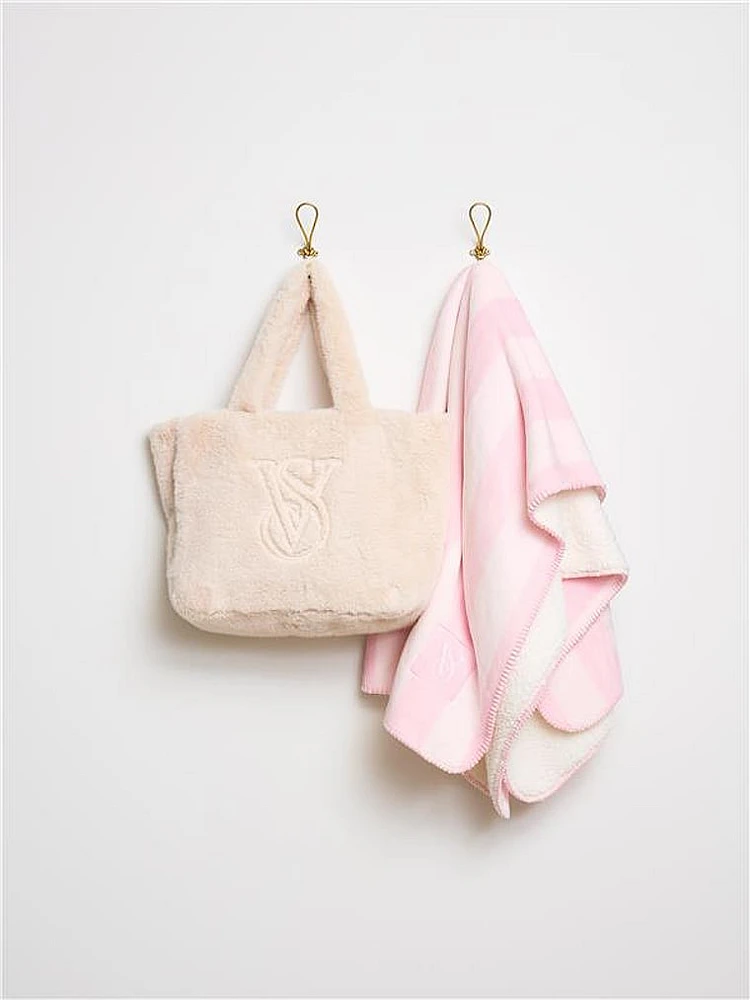 Faux-Fur Tote & Cozy-Fleece Blanket