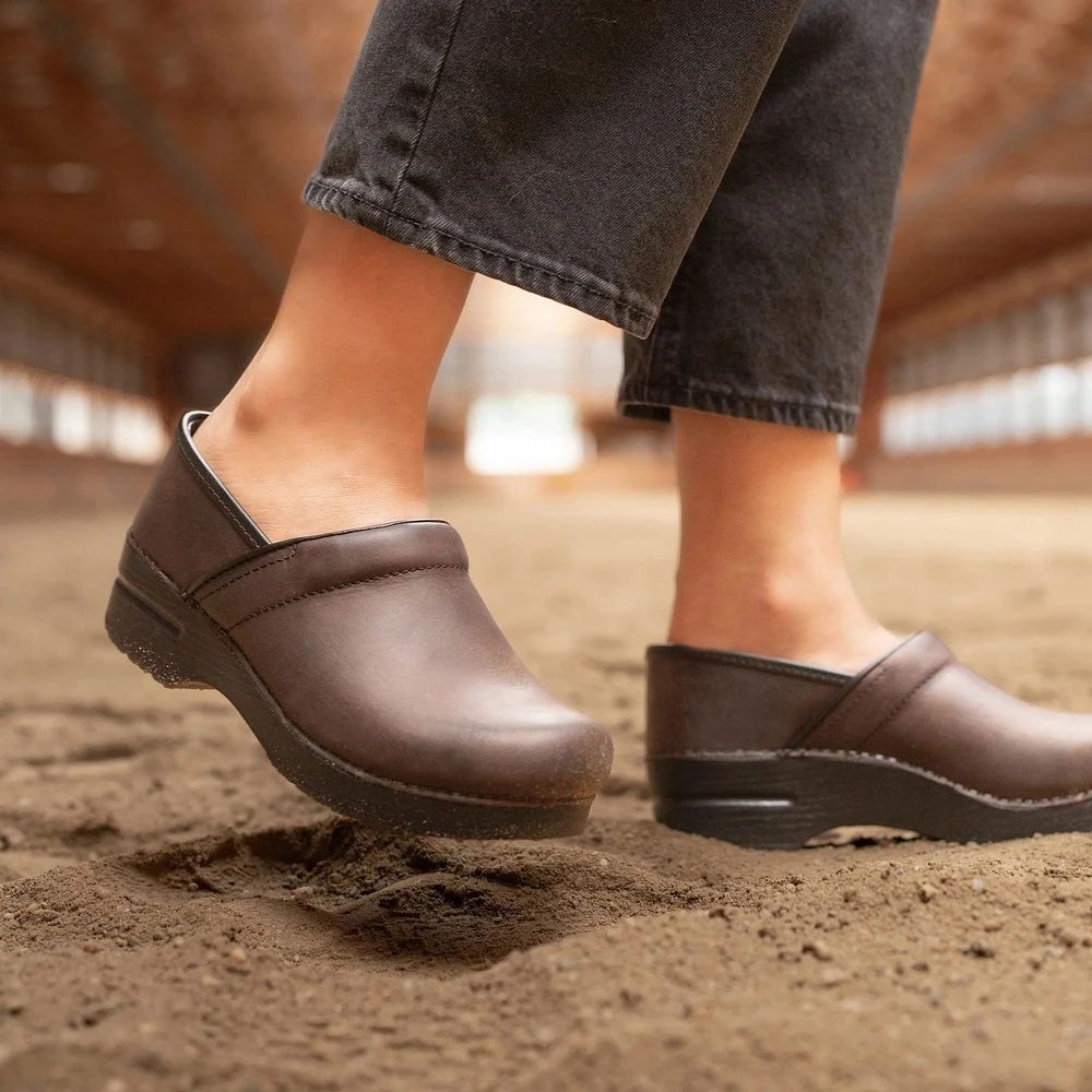 Professional Antique Brown Oiled Leather Clog