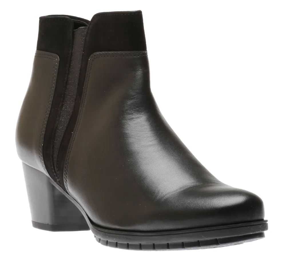 36.601.57 Palma Black Leather Ankle Boot