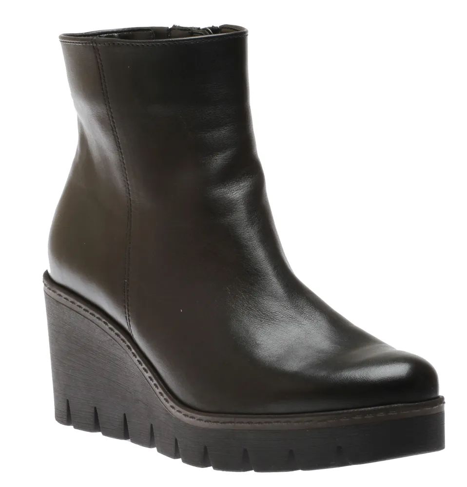 54.780.27 Black Leather Wedge Ankle Boot