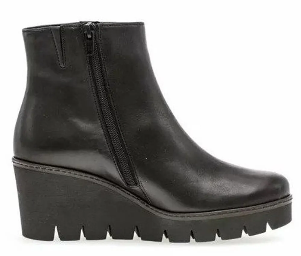 54.780.27 Black Leather Wedge Ankle Boot