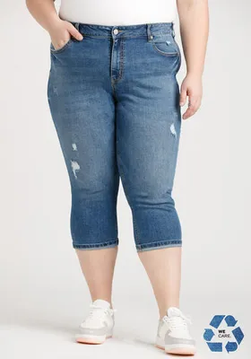 Women's Plus Destroyed Cuffed Jean Capri