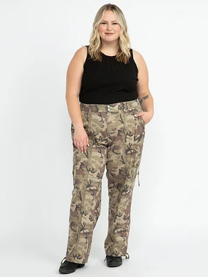 Women's Plus 2 Button Camo Baggy Cargo P