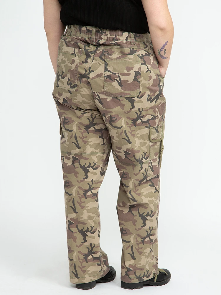 Women's Plus 2 Button Camo Baggy Cargo P