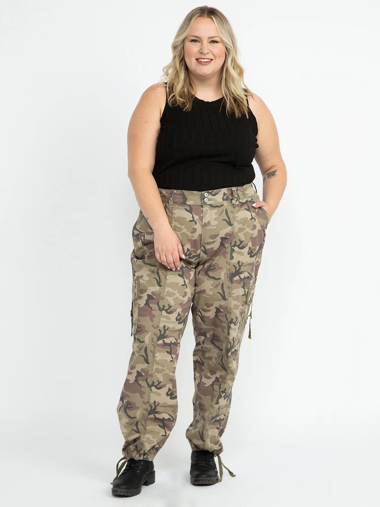 Women's Plus 2 Button Camo Baggy Cargo P