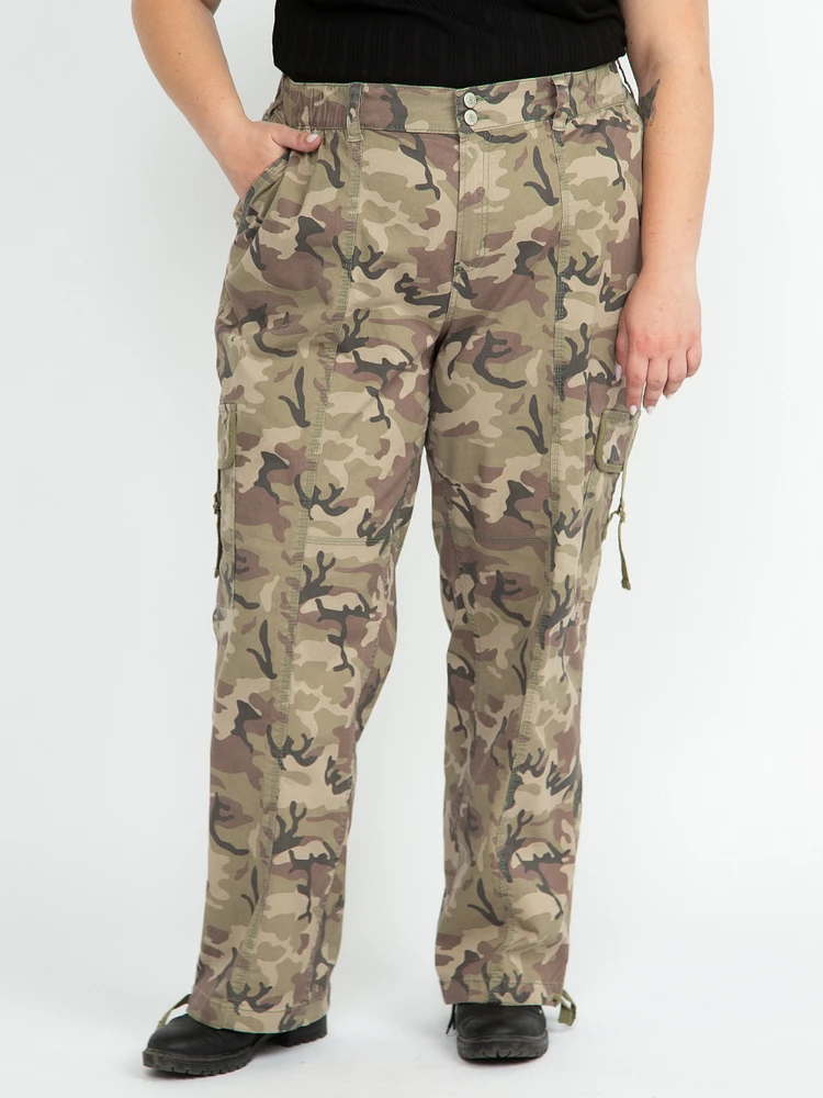 Women's Plus 2 Button Camo Baggy Cargo P