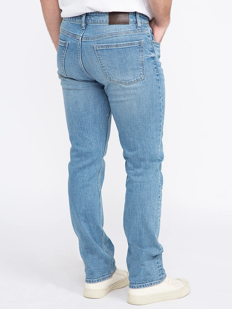 Men's Light Wash Relaxed Slim Jeans