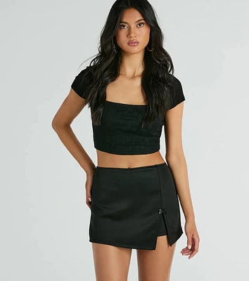 Significant Strut Mid-Rise Bow Slit Skort