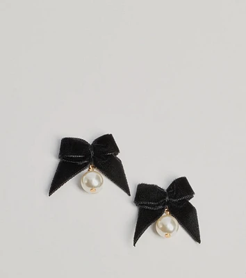 Luxe Detail Velvet Bow Pearl Earrings