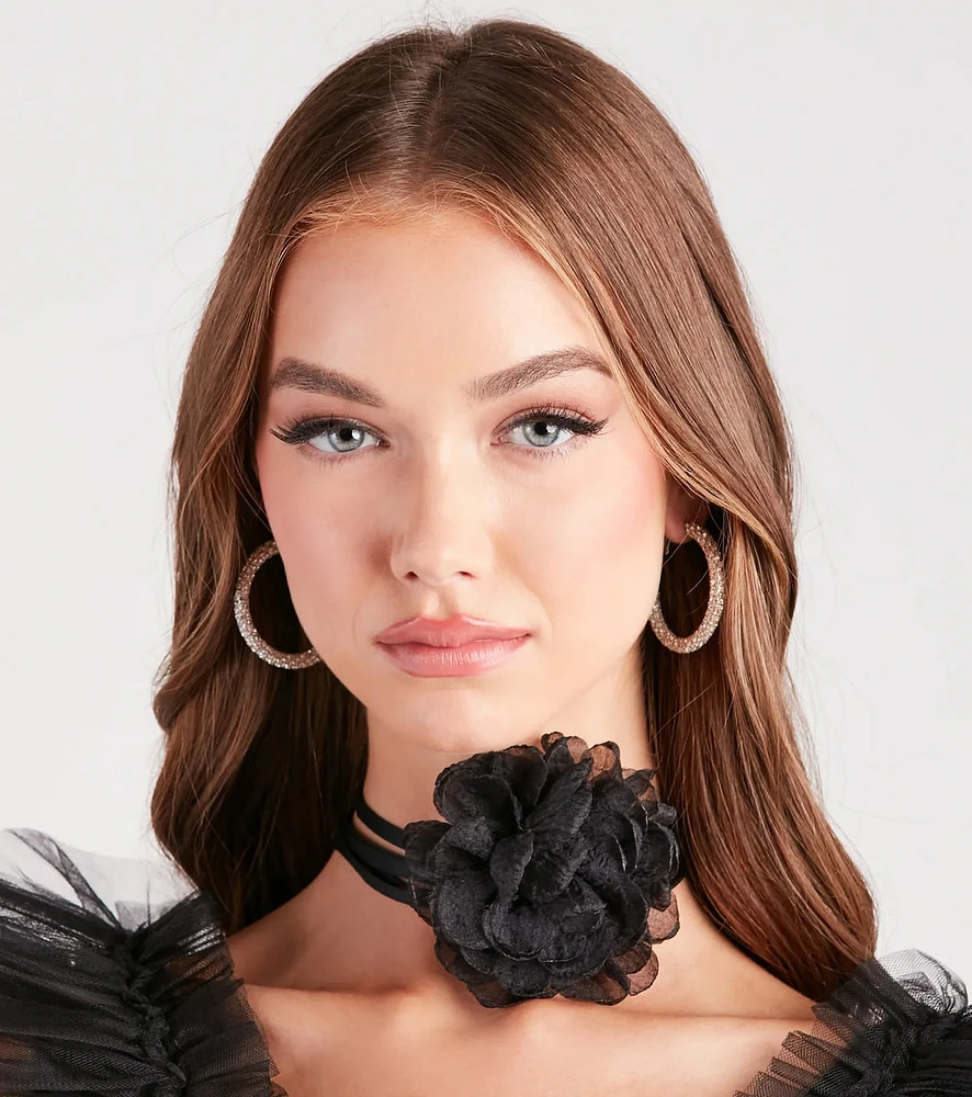 Serving Chic Style Rosette Flower Choker Necklace