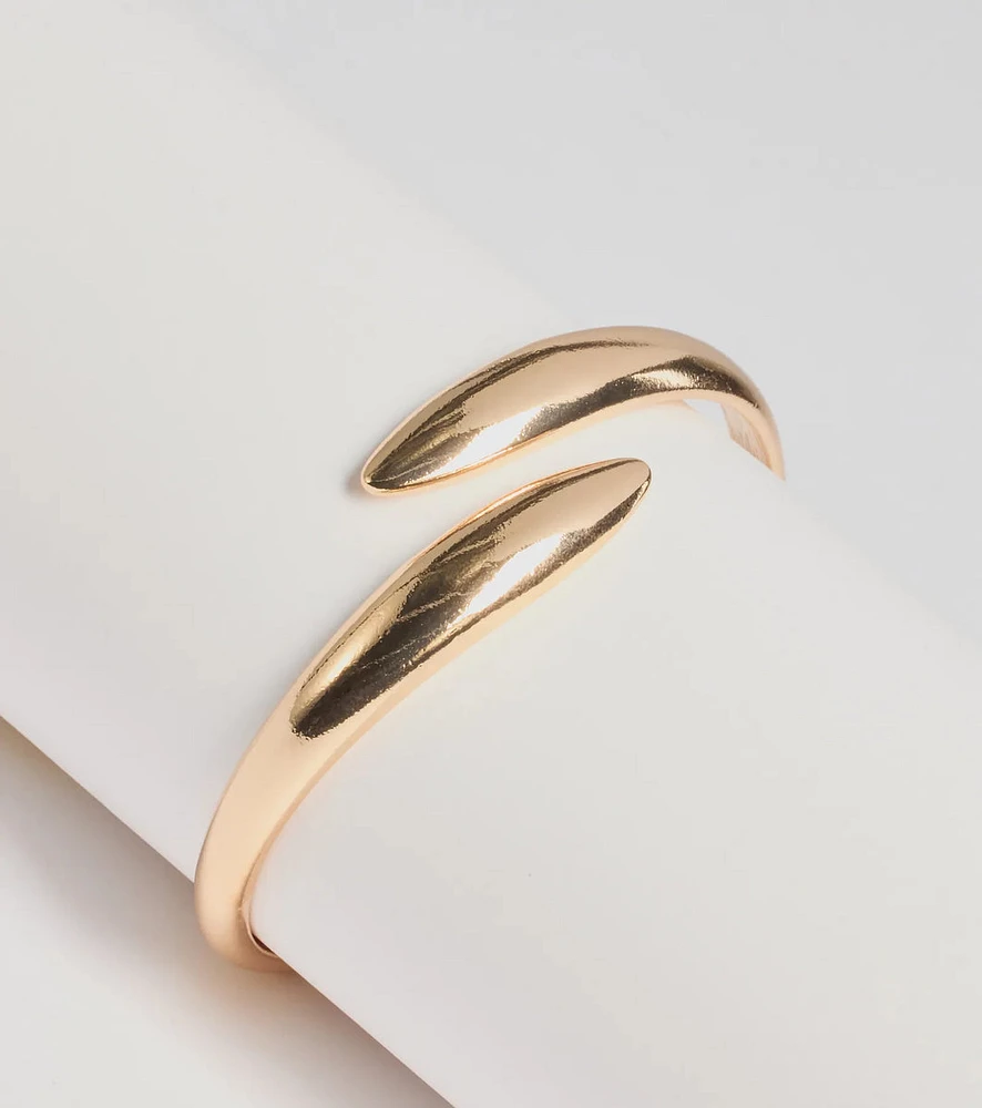 Crafted Luxe Clasp Bangle Bracelet