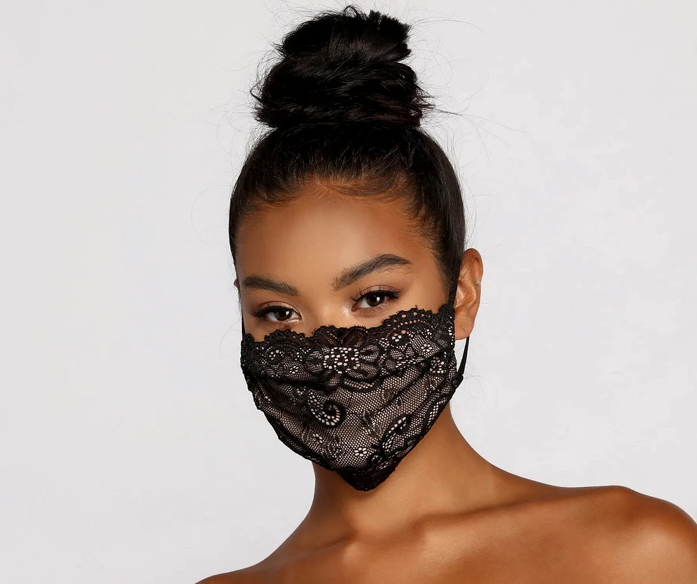 Two-Tone Scalloped Lace Face Mask With Earloops