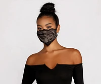 Two-Tone Scalloped Lace Face Mask With Earloops