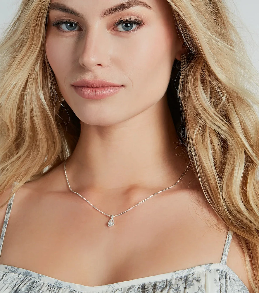 Elegant Aura Dainty Rhinestone And Pearl Necklace