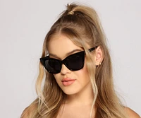 Sleek Style Cat-Eye Sunglasses