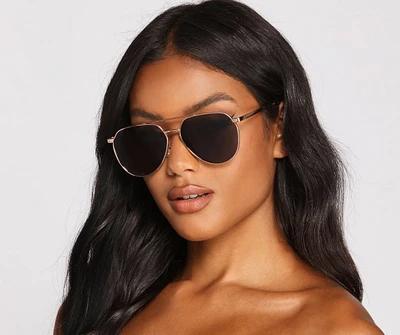 Sleek Stunner Aviators